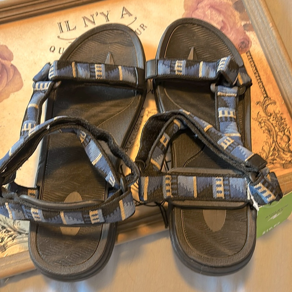 🍀NEW🍀Men’s sandals